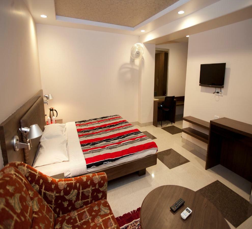 Usha Ascot Matheran Exterior foto