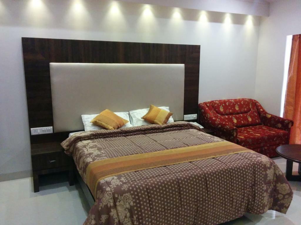 Usha Ascot Matheran Exterior foto