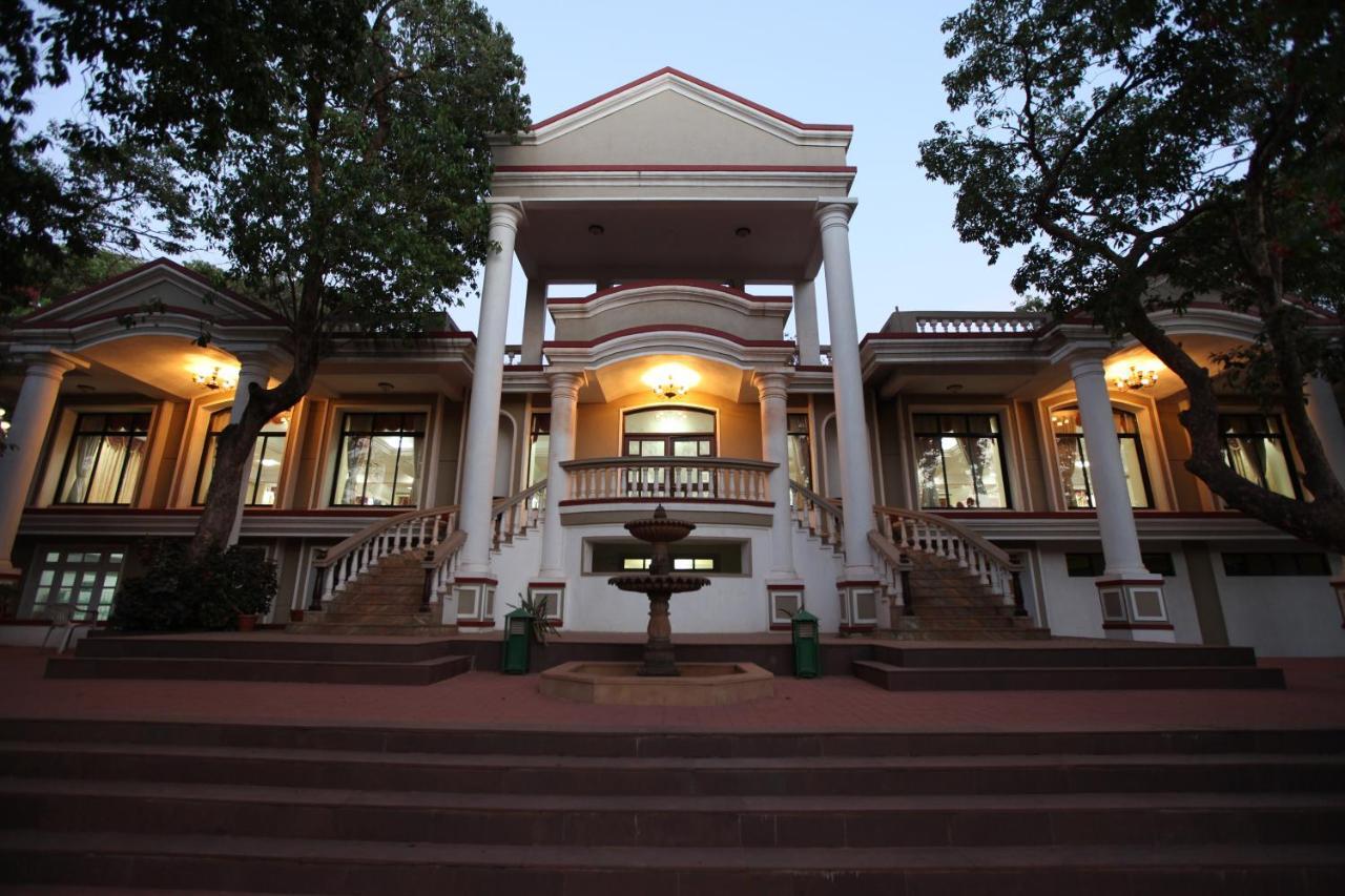 Usha Ascot Matheran Exterior foto