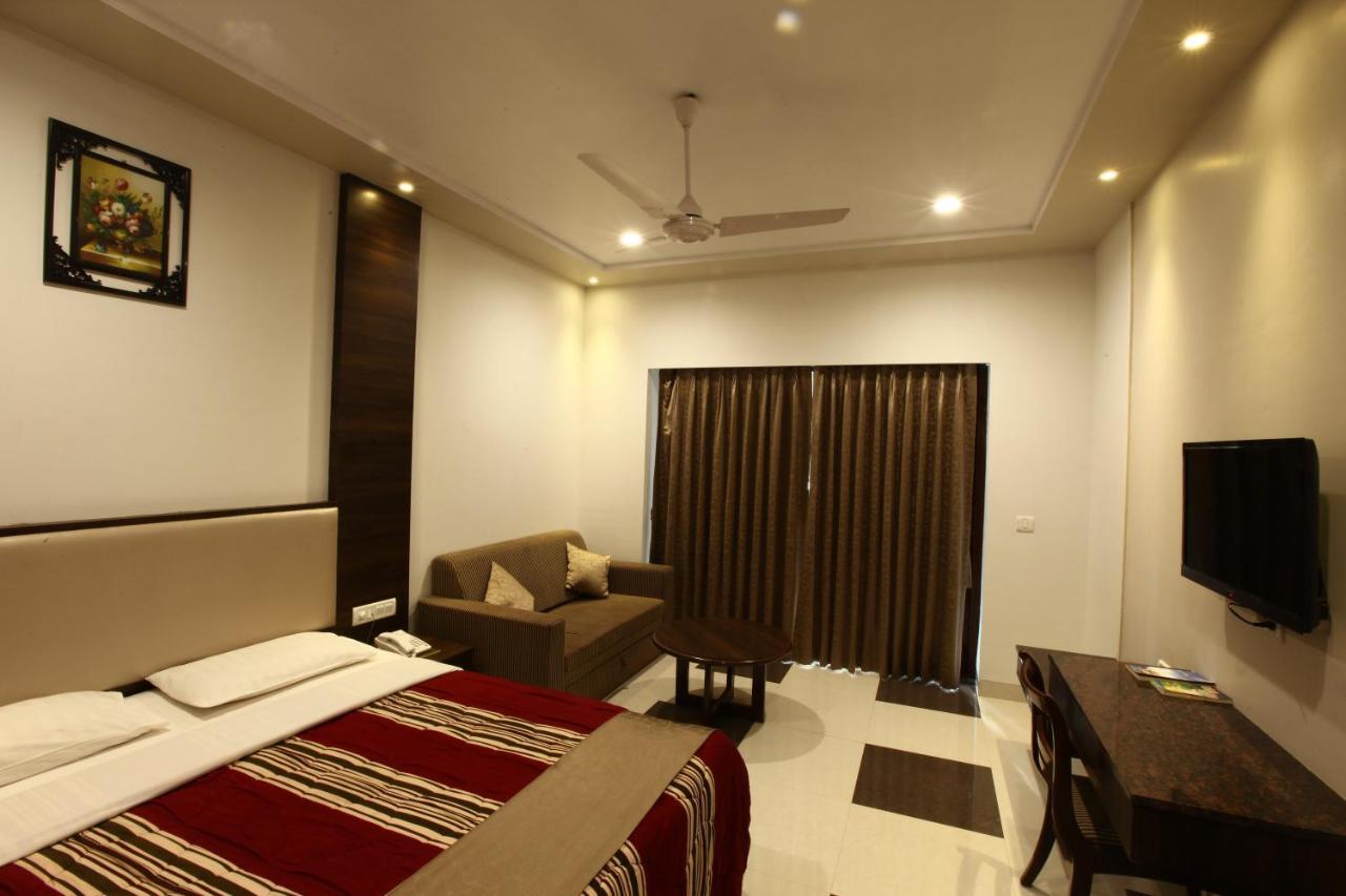 Usha Ascot Matheran Exterior foto