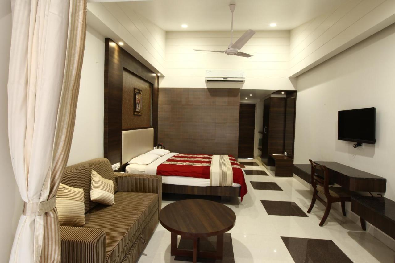 Usha Ascot Matheran Exterior foto