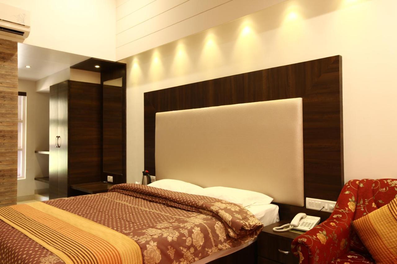 Usha Ascot Matheran Exterior foto