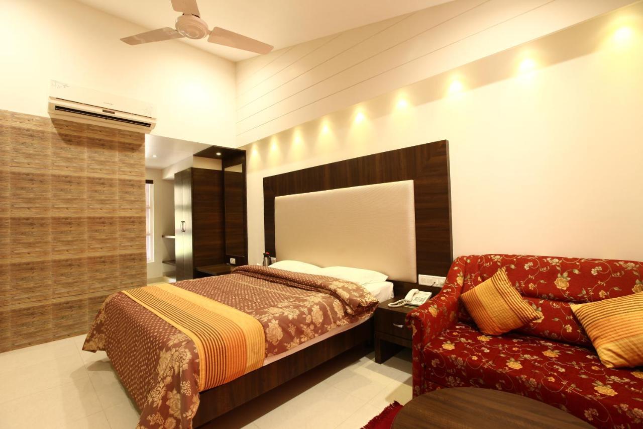 Usha Ascot Matheran Exterior foto